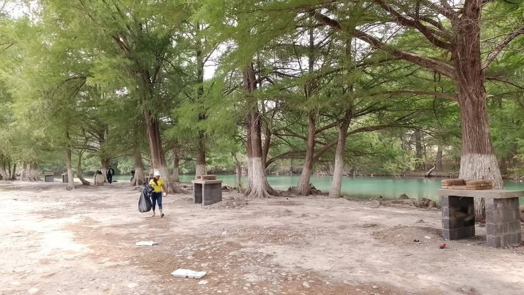 ORDENA EL ALCALDE MOISES BORJON OLVERA, LA INSTALACION DE NUEVOS AZADORES EN EL RIO LA PEÑITA DE LLERA.