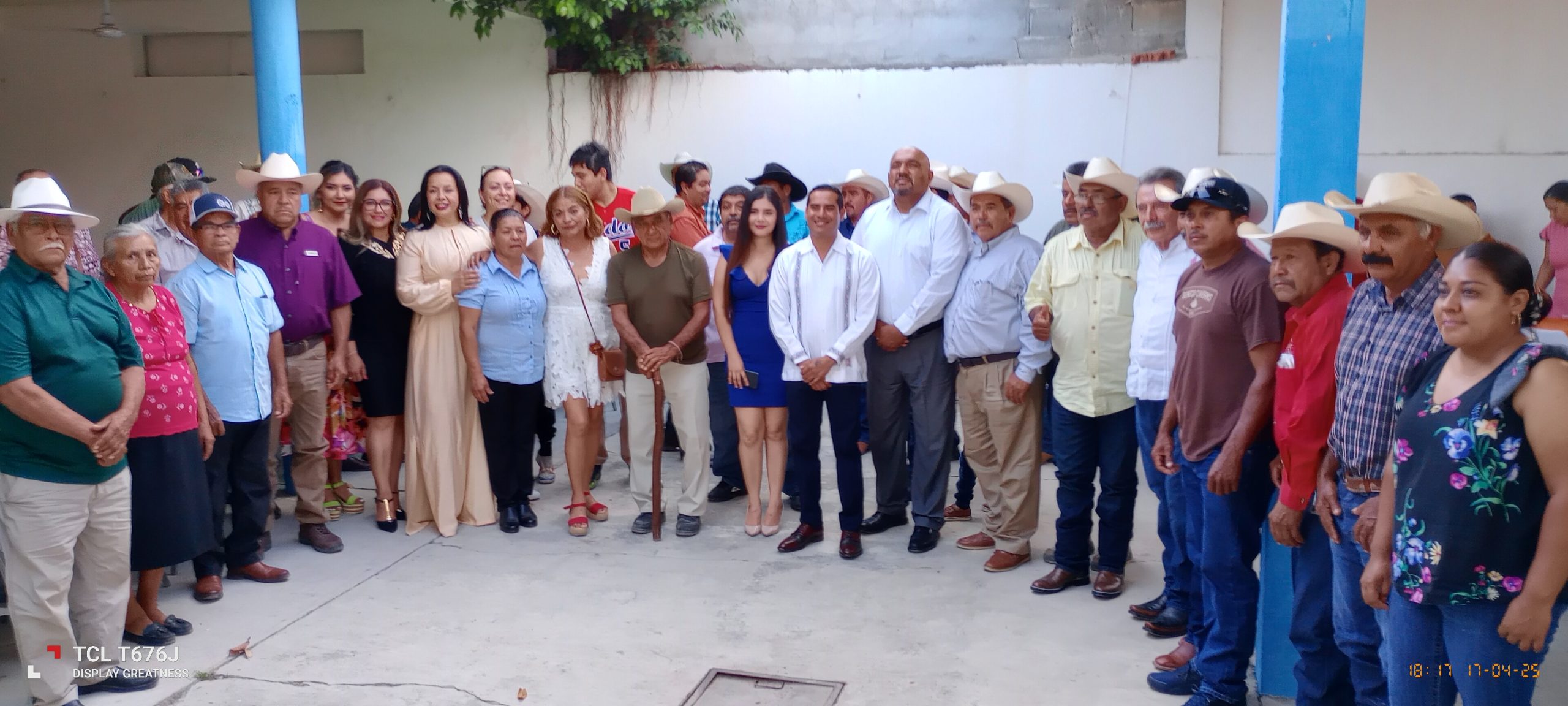 DELEGADOS Y COMISARIADOS EJIDALES OTORGAN TOTAL RESPALDO A SU PRESIDENTE MOISES BORJON OLVERA