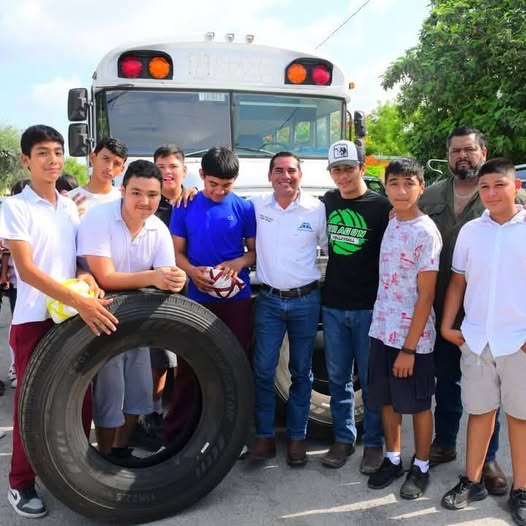 La educación es el camino hacia un mejor futuro: afirma Moisés Borjon Olvera en Llera.