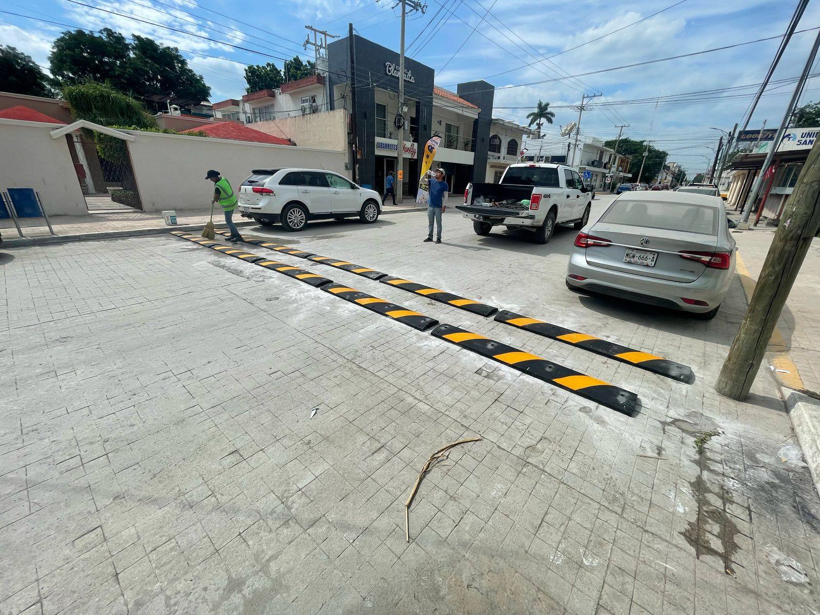 APLAUDE LA CIUDADANIA DE XICO, LA INSTALACION DE REDUCTORES DE VELOCIDAD MUY NECESARIOS EN LAS PRINCIPALES ARTERIAS VIALES.