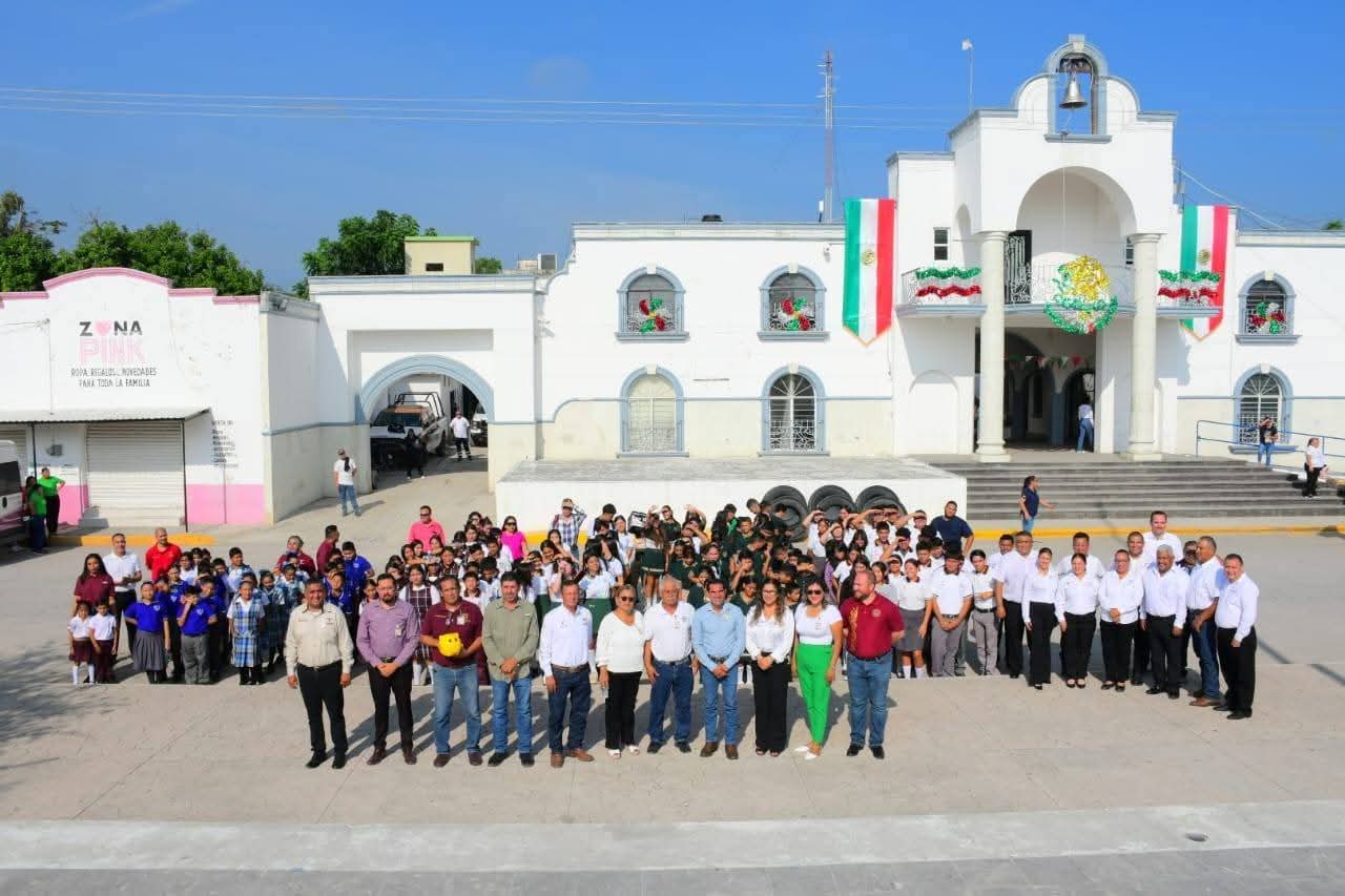 EL ALCALDE MOISES BORJON OLVERA DA FUERTE IMPULSO A LA EDUCACION.