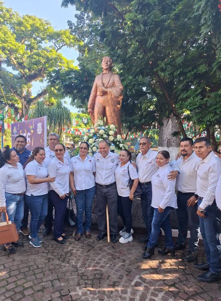 Encabeza Frank de Leon Avila, la parada civica en Gomez Farias, por sus 156 aniversario de su fundacion.