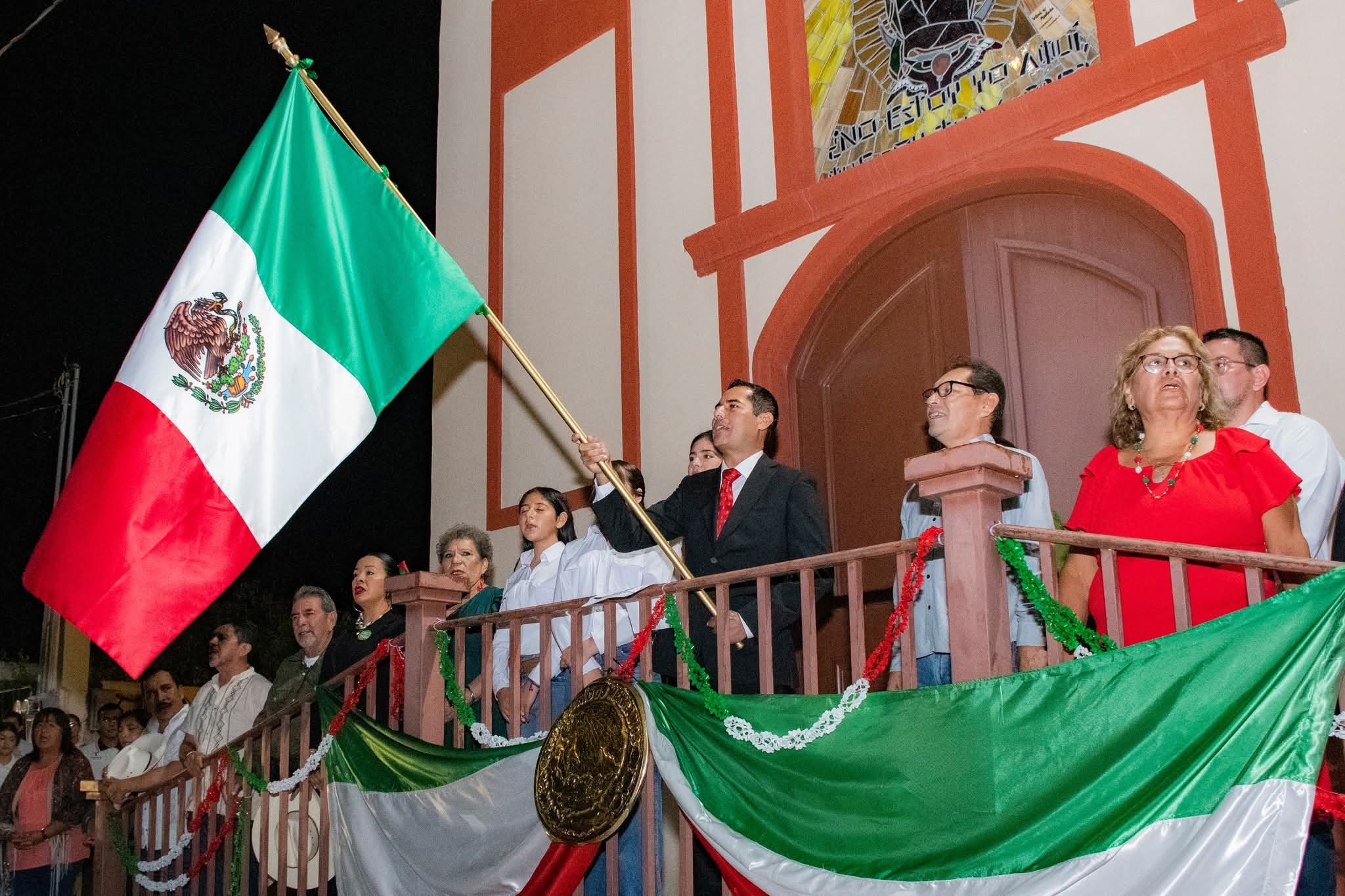 Enaltece el Dr. Moisés Borjón Olvera a los heroes que nos dieron libertad y justicia social en el tradicional Grito de Independencia en Llera