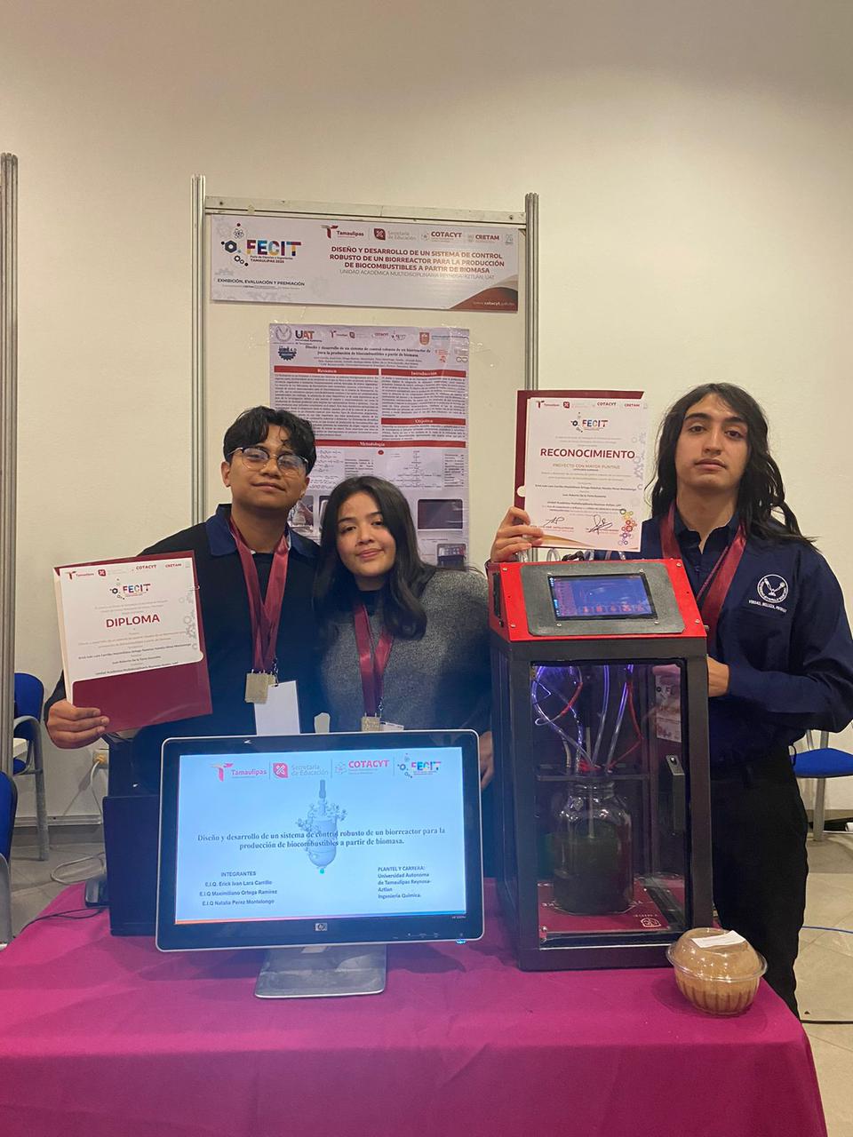 Estudiantes de la UAT crean un novedoso biorreactor para producir biocombustible 