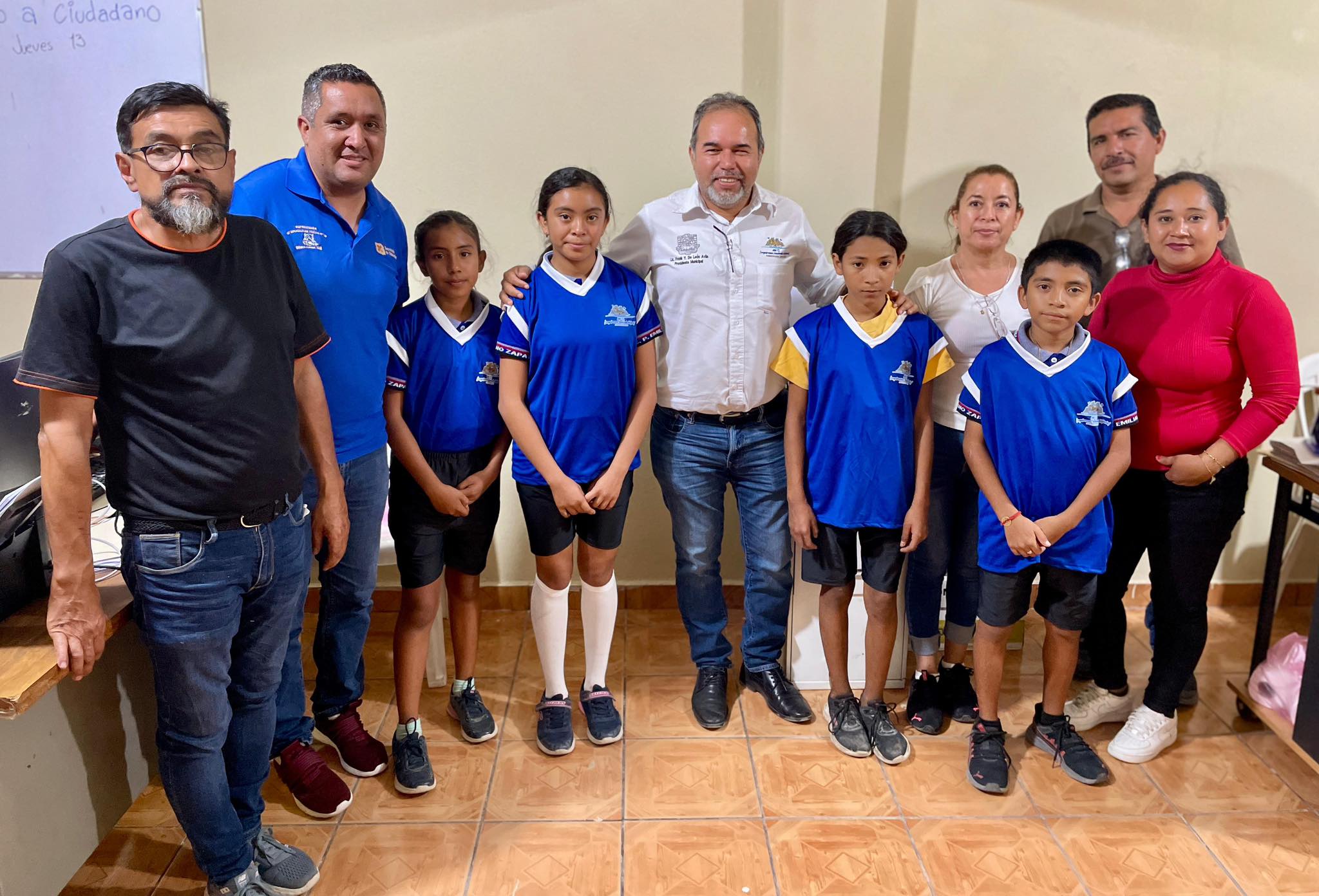 Un gran gusto poner nuestro granito de arena para los niños que participaran en los Juegos deportivos escolares de educación básica en la rama de atletismo…