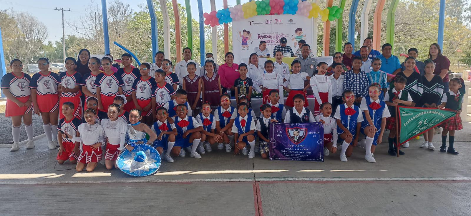 Muchas felicitaciones para los participantes del concurso de rondas infantiles en Loma Alta, todos pusieron el nombre de sus escuelas en alto