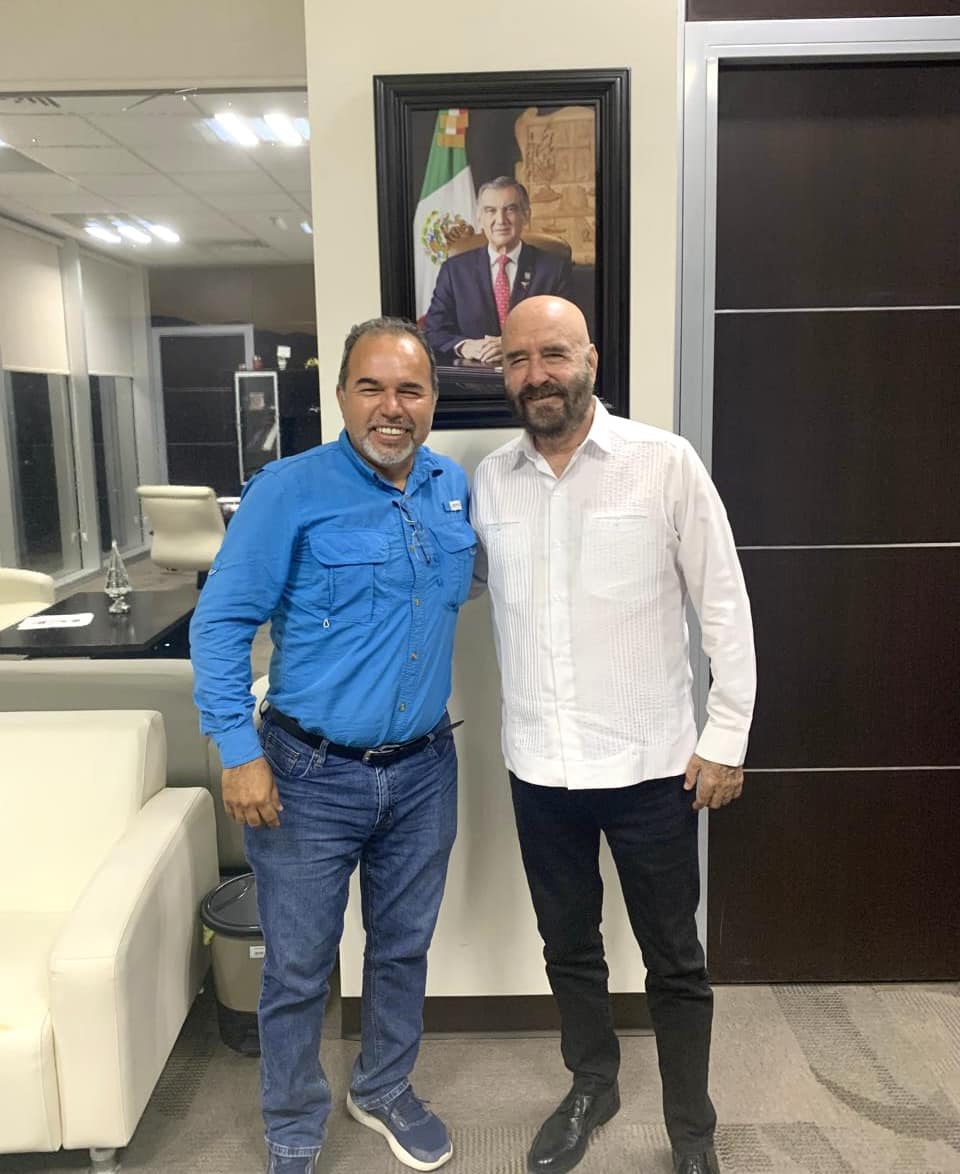 Agradezco al secretario de Recursos Hidráulicos Raúl Quiroga Álvarez por recibirnos personalmente en su oficina