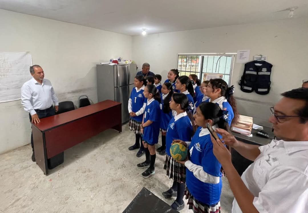 FRANK DE LEON AVILA EL ALCALDE DE GOMEZ FARIAS, QUE SIGUE HACIENDO HISTORIA, REAFIRMA COMPROMISO CON EL DEPORTE.