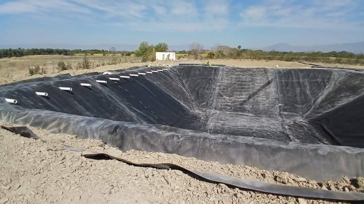 CONSIDERABLE AVANCE EN LOS TRABAJOS DE CONSTRUCCION DE LA LAGUNA DE OXIDACION EN OCAMPO.