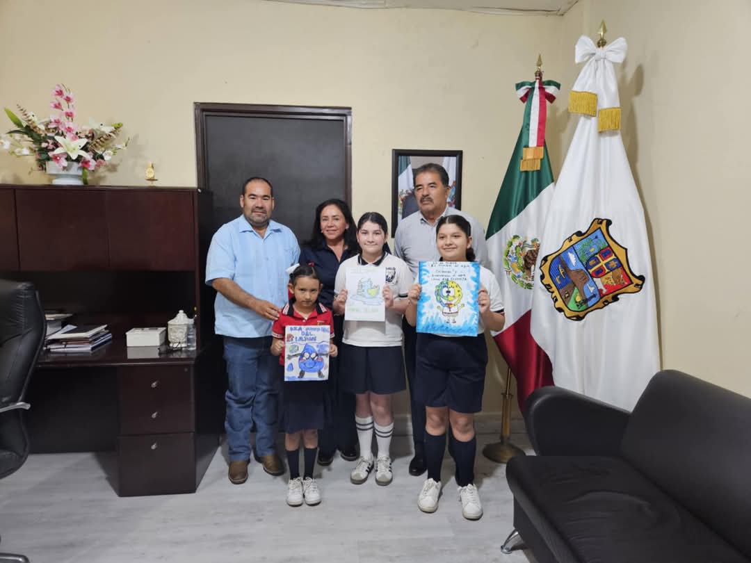 ENTREGA MARIELA LOPEZ SOSA Y COMAPA PREMIOS A GANADORES DEL CONCURSO DE DIBUJO.