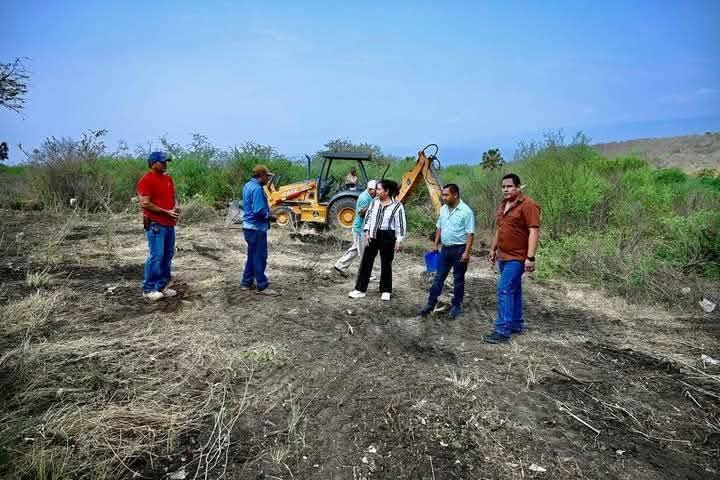 MARIELA LOPEZ SOSA, DA BANDERAZO DE ARRANQUE. A IMPORTANTE OBRA ENEL EJIDO BENITO JUAREZ.
