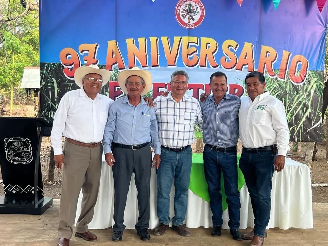 ENCABEZA MELCHOR BUDARTH BAEZ Y MARTHA URESTI LOS FESTEJOS DEL 97 ANIVERSARIO DE FUNDACION DEL EJ. EL TIGRE.