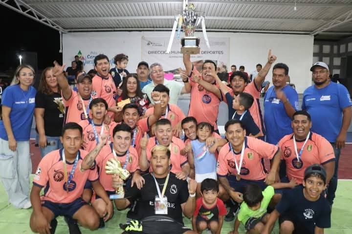 ENTREGA MELCHOR BAEZ, PREMIACION A LOS GANADORES DEL TORNEO DE FUTBOL RAPIDO.