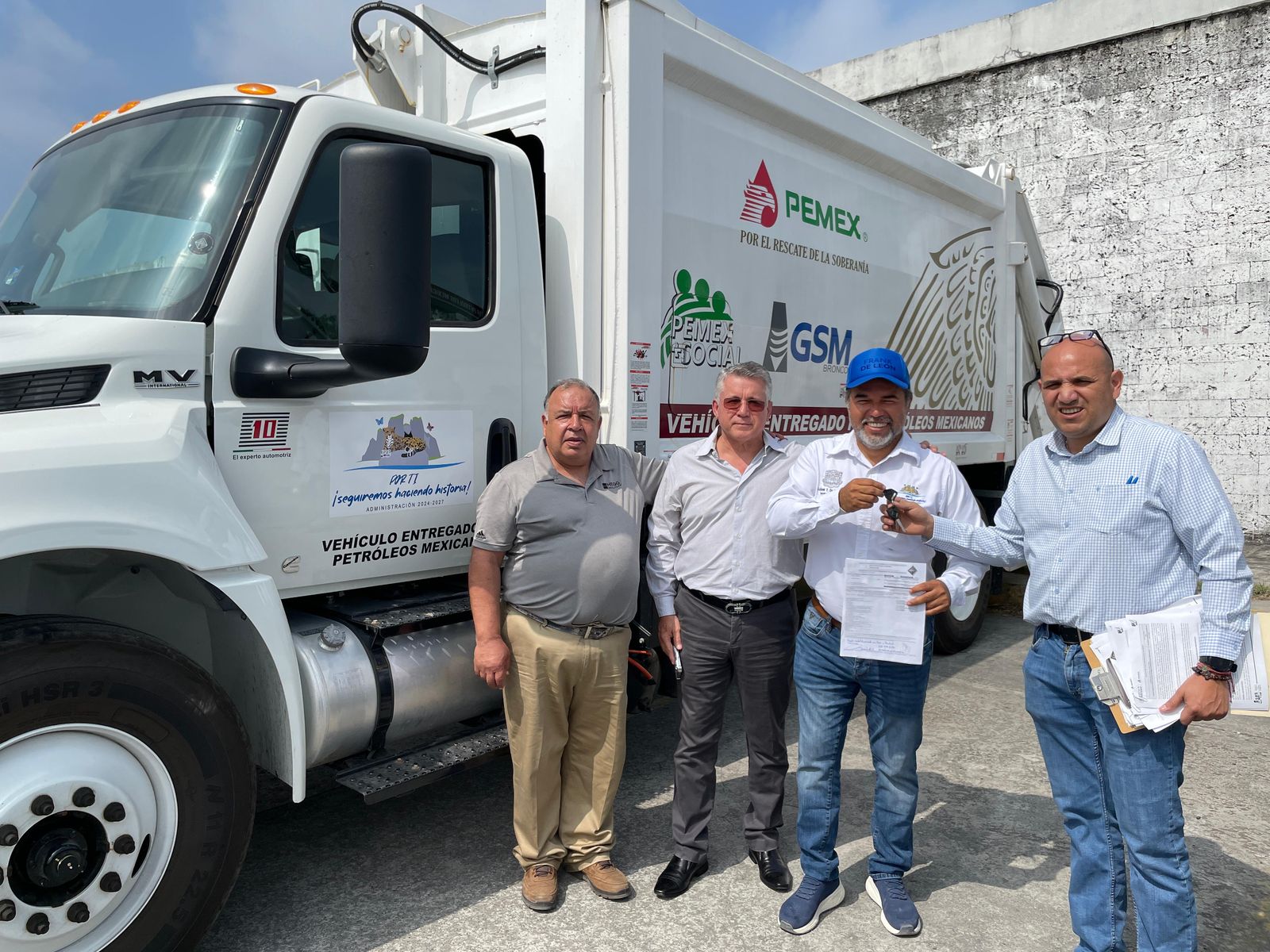 LOGRA FRANK DE LEON AVILA UN MODERNO CAMION RECOLECTOR DE BASURA PARA GOMEZ FARIAS.