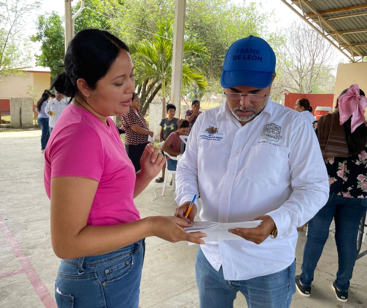 DIALOGO PERMANENTE CON SU PUEBLO BRINDA EL ALCALDE FRANK DE LEON AVILA EN GOMEZ FARIAS.