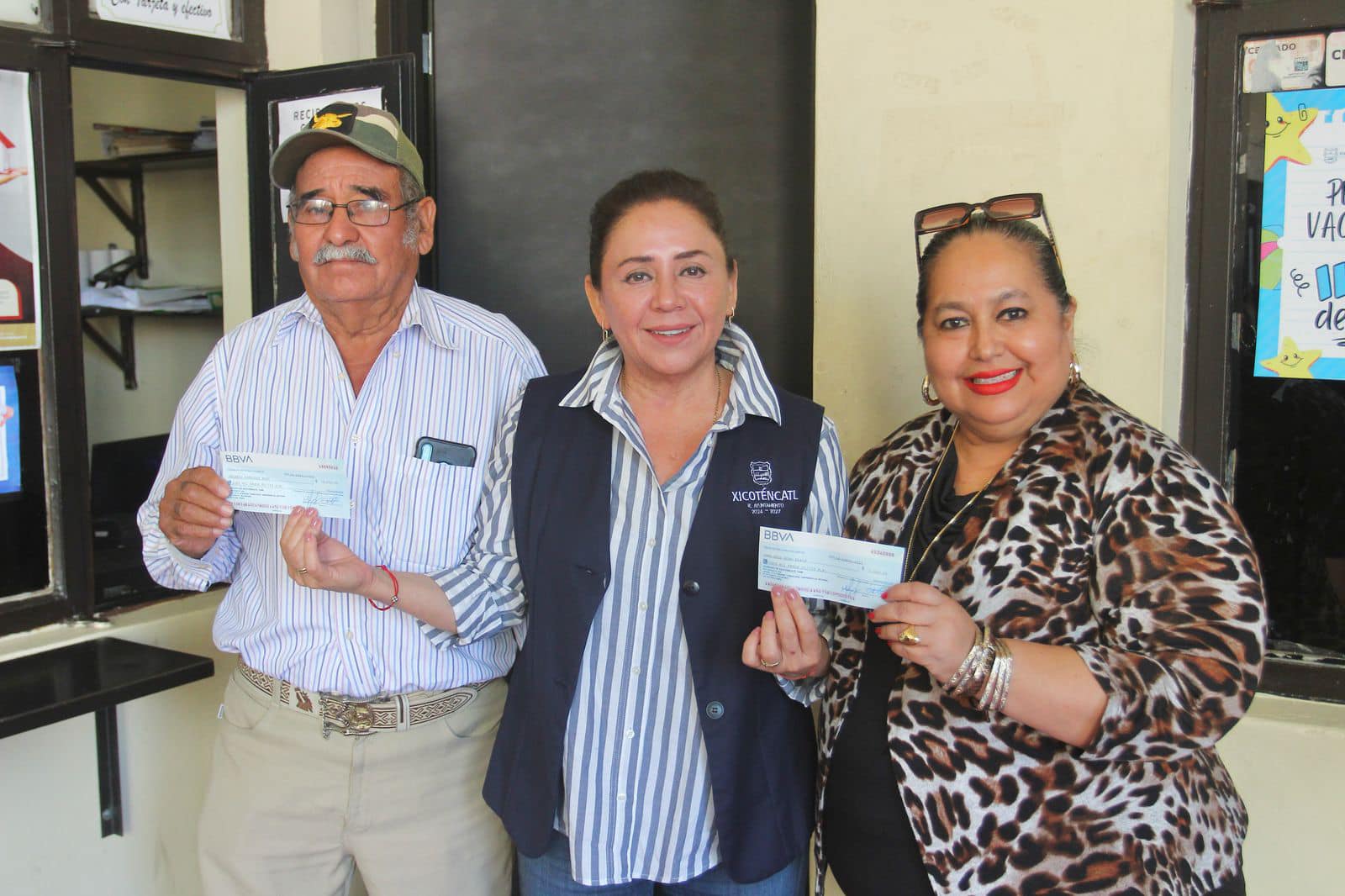 ENTREGA PREMIOS A LOS CUMPLIDOS CON EL IMPUESTO PREDIAL LA ALCALDESA MARIELA LOPEZ SOSA.