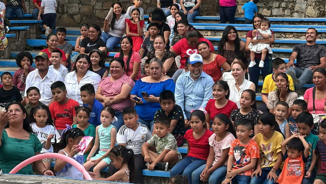 VIVEN NIÑOS DE GOMEZ FARIAS SU GRAN FIESTA INFANTIL.