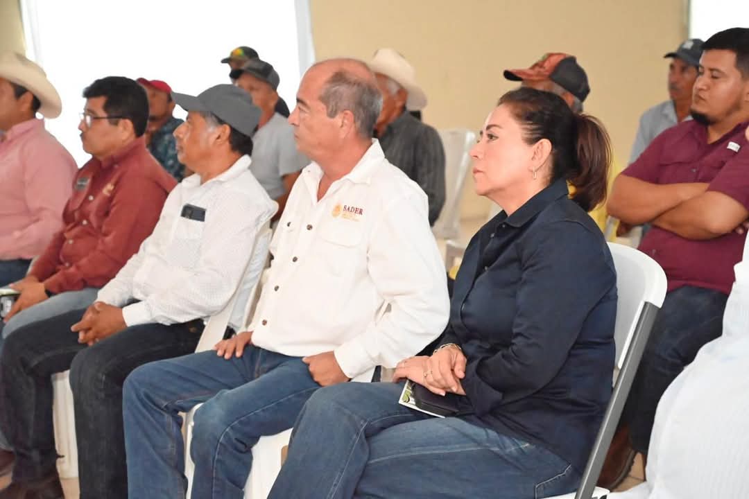 Asiste Mariela López a reunión con ganaderos para controlar y erradicar enfermedades como el gusano barrenador