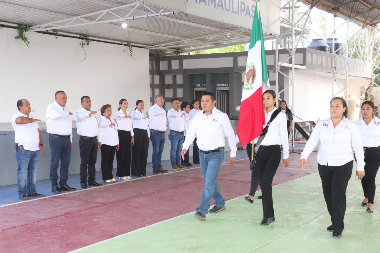 IMPULSA MELCHOR BUDARTH BAEZ, AMOR A LOS SIMBOLOS PATRIOS.