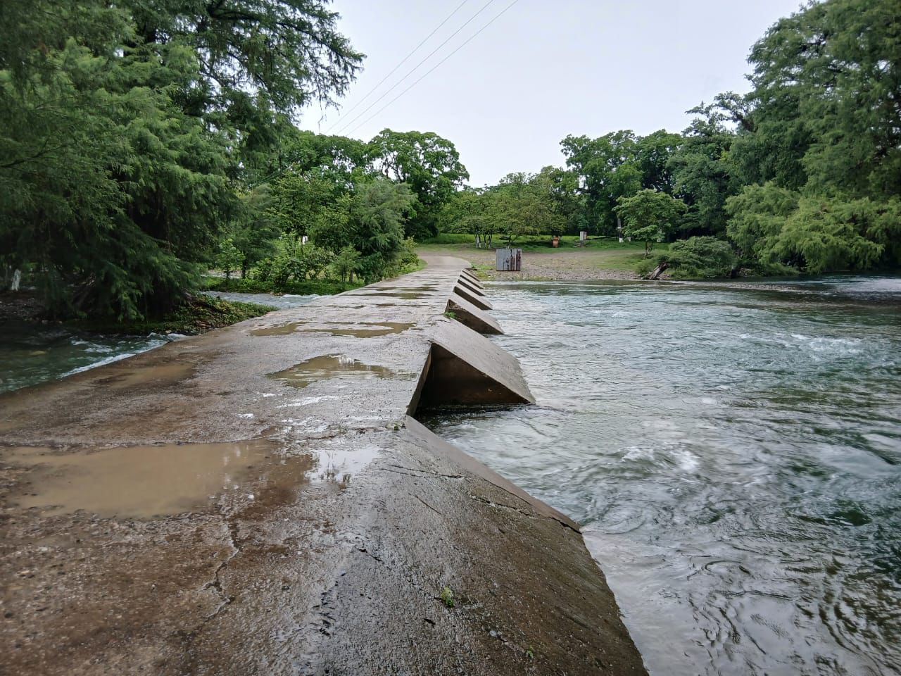 INSTRUYE EL ALCALDE FRANK DE LEON AVILA, A PROTECION CIVIL EN EL CONSTANTE MONITOREO DE LOS RIOS EN GOMEZ FARIAS.