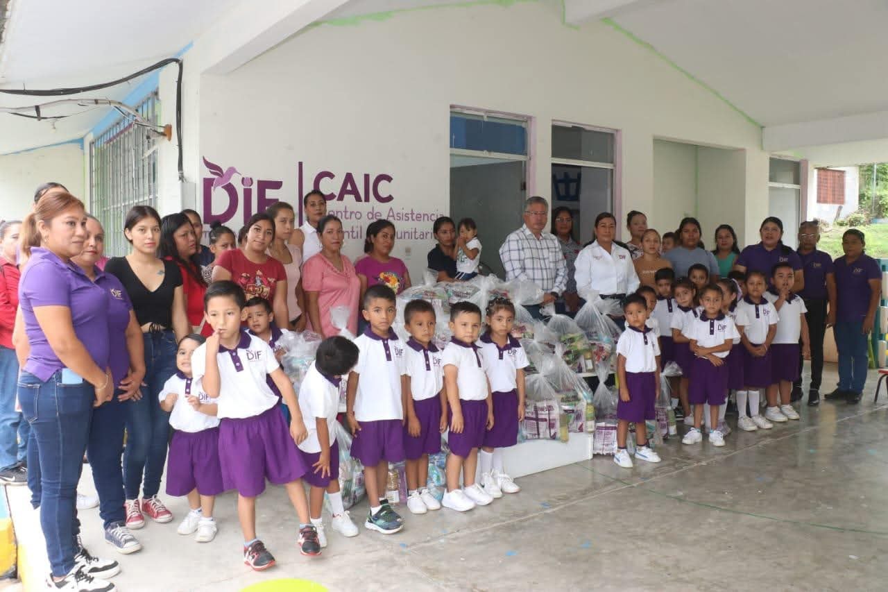 ENTREGAN MELCHOR BUDARTH BAEZ Y MARTHA URESTI DESPENSAS DEL PROGRAMA DESAYUNO ESCOLARES EN OCAMPO.