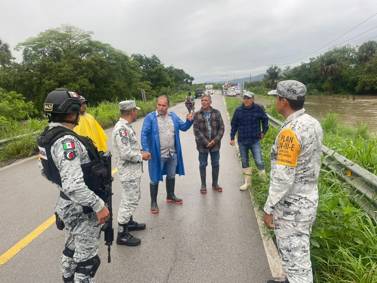 Coordina Frank de León Avila, operativo de seguridad para rescatar a familias afectadas por las lluvias actuales.