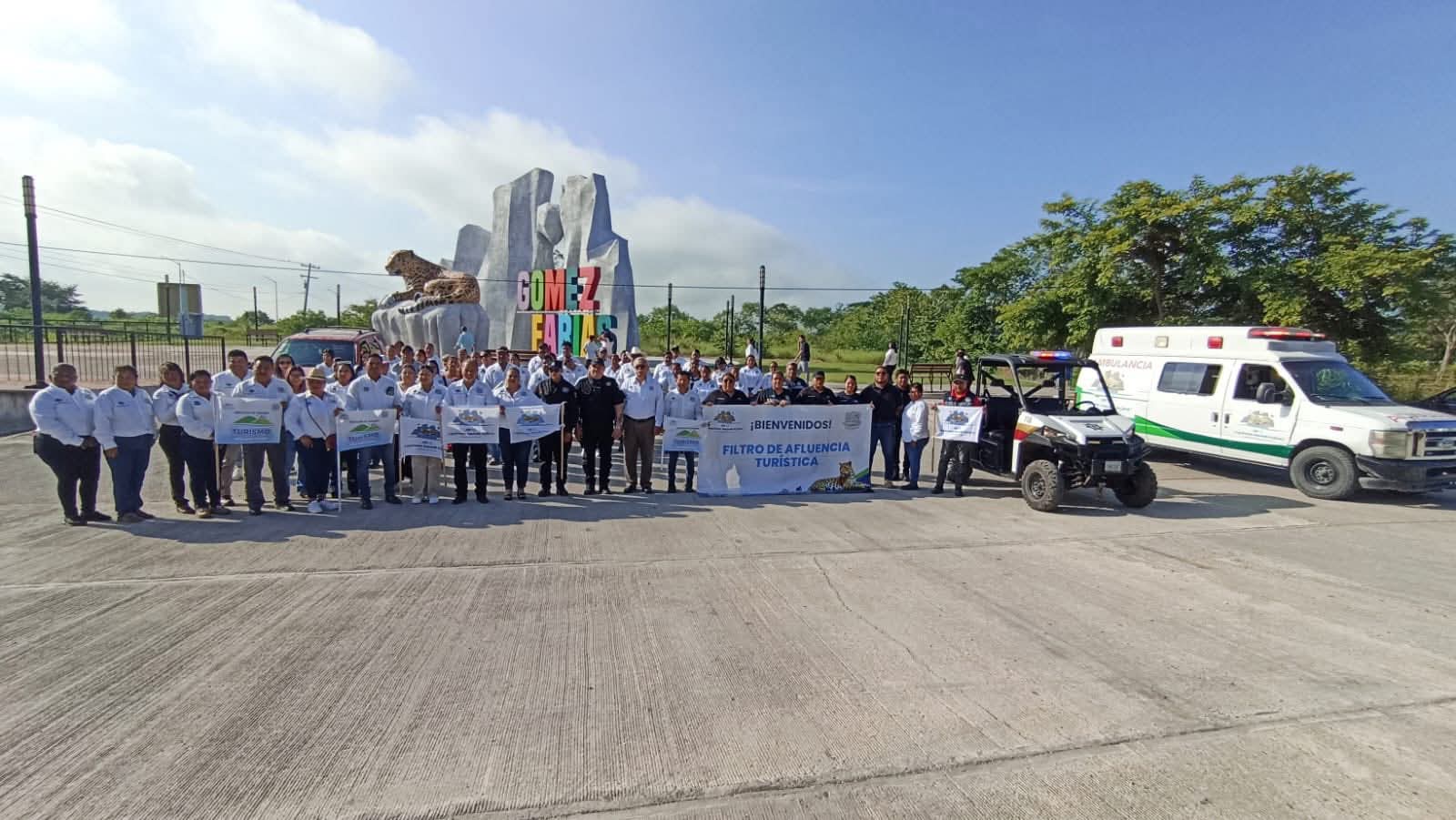 Da banderazo de operativo de seguridad vacacional el alcalde Frank de León Ávila en Gómez Farías.