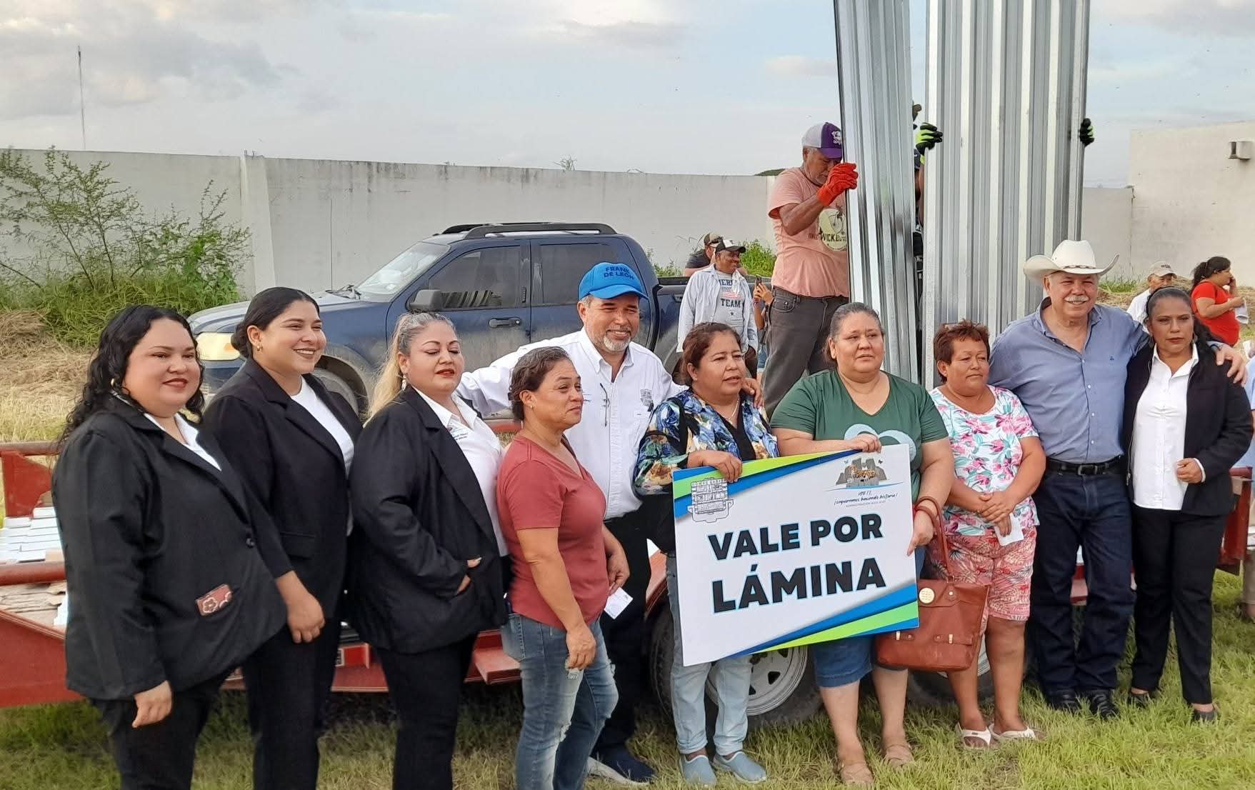 ENTREGA FRANK DE LEON AVILA MAS DE DOS MIL APOYOS A FAMILIA EN GOMEZ FARIAS. ATESTIGUA EL DIPUTADO FEDERAL CESAR A. VERASTEGUI OSTOS.