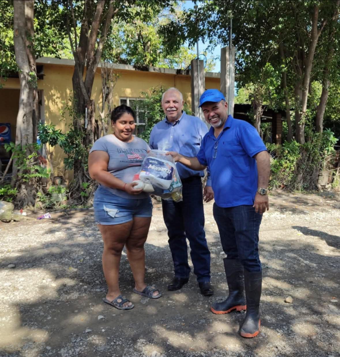 SIGUE FRANK DE LEON AVILA, ENTREGANDO BENEFICIOS A FAMILIAS AFECTADAS POR TORMENTA BARRY, SE SUMA EL APOYO DEL DIPUTADO FEDERAL CESAR A. VERASTEGUI OSTOS.