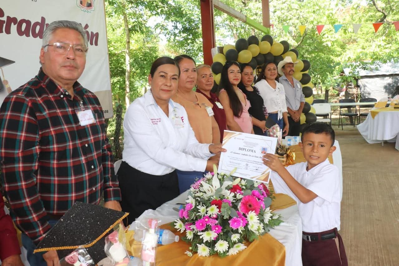 DISTINGUEN ALUMNOS DE LA PRIMARIA VICENTE GUERRERO DEL EJ. EL TIGRE, COMO SU MADRINA A LA C.P. MARTHA URESTI DE BUDARTH EN OCAMPO.