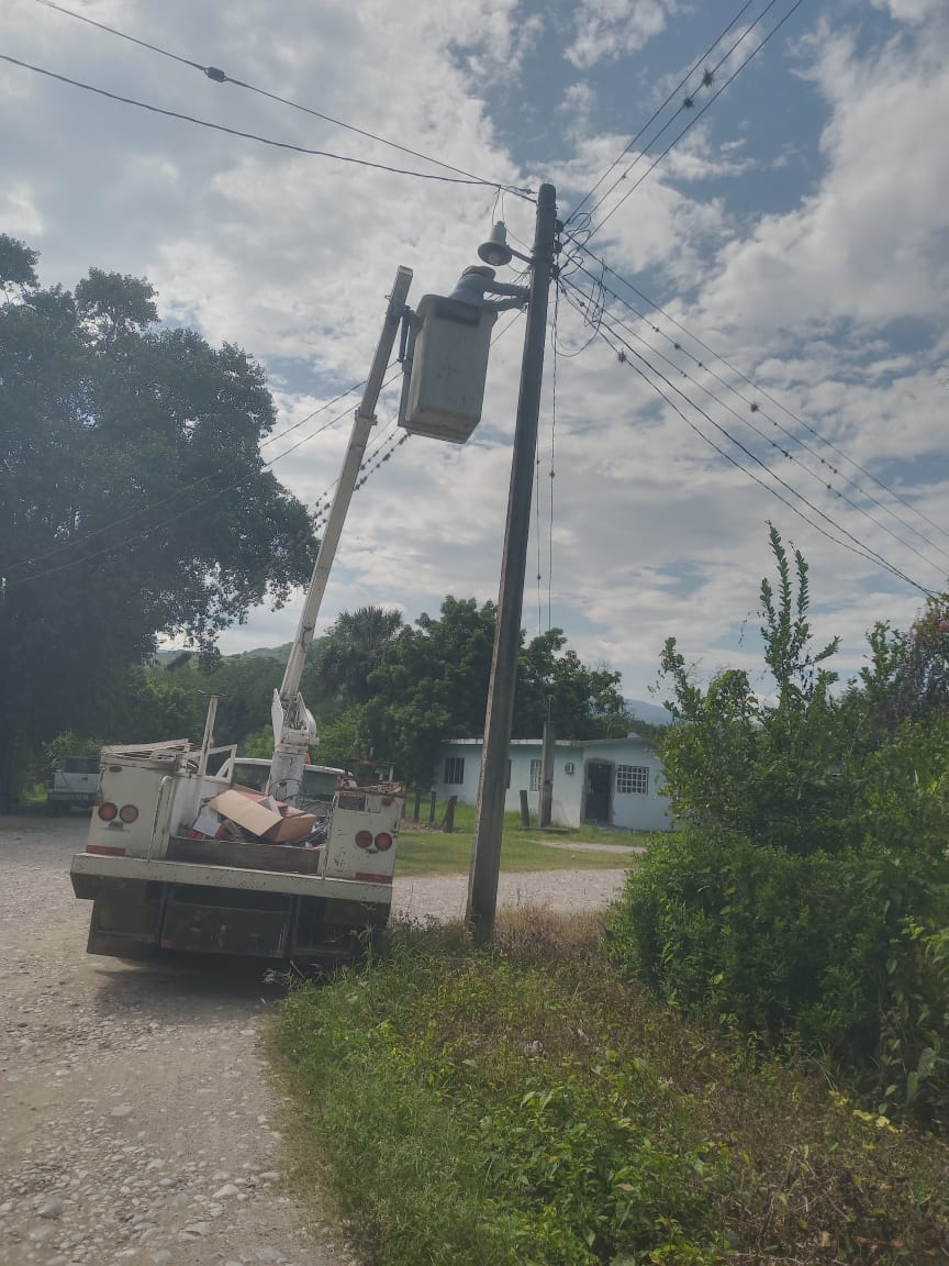 PROGRAMA DE ALUMBRADO PUBLICO, SIGUE FIRME Y MAS FORTALECIDO POR EL ALCALDE MELCHOR BUDARTH BAEZ.