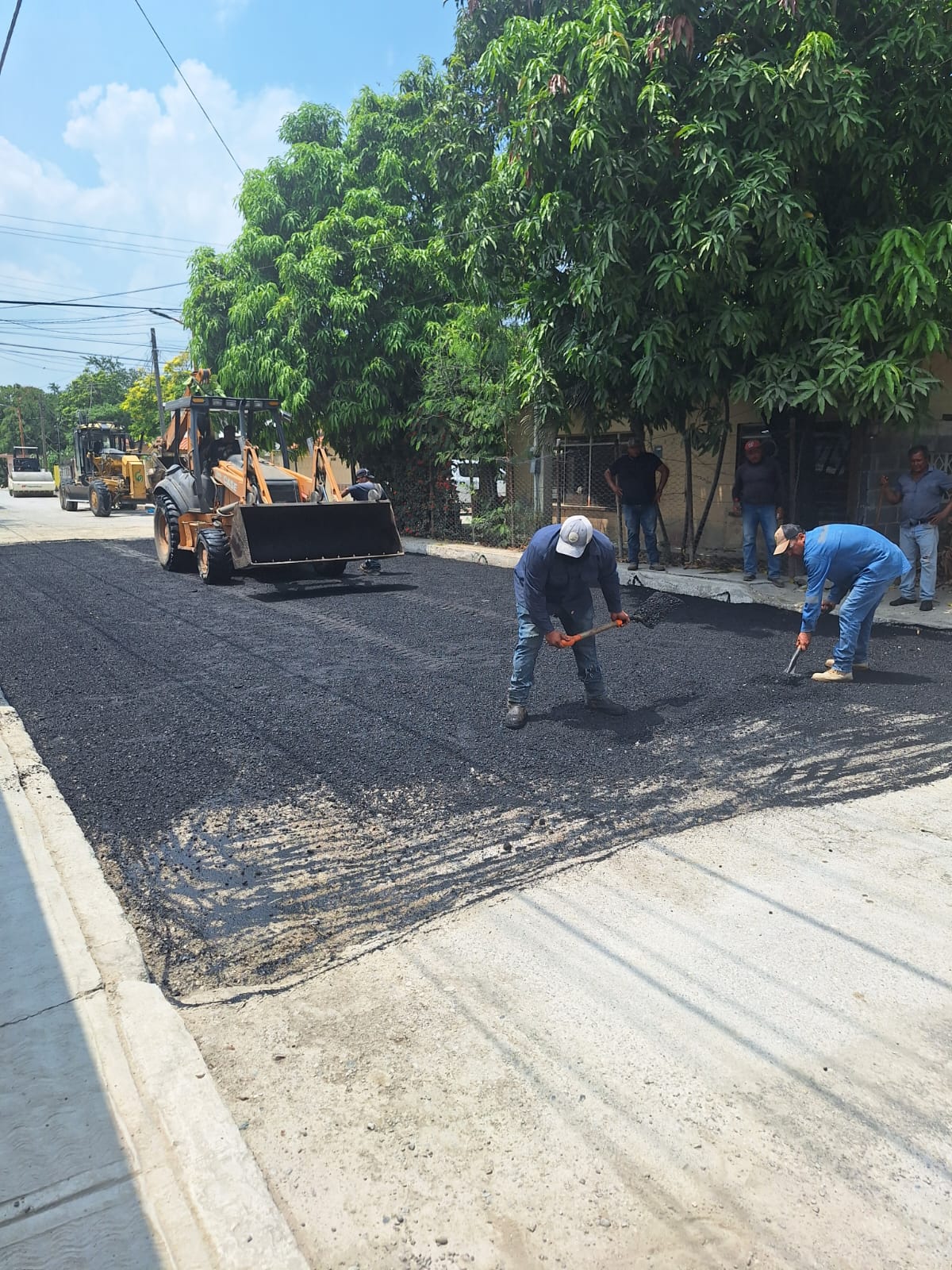 APLAUDE LA CIUDADANIA EN XICO, LA ACCION DE BACHEO ORDENADO POR MARIELA LOPEZ SOSA.