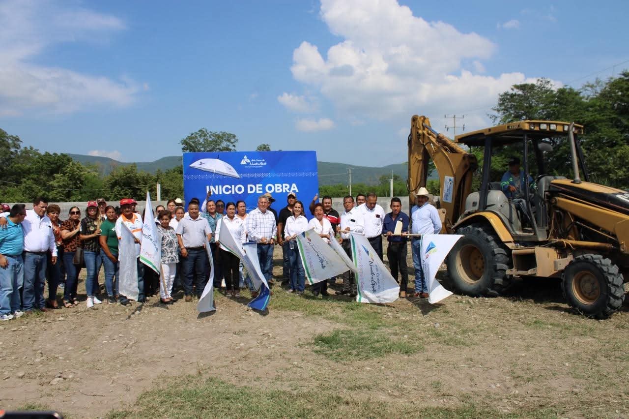 DA EL BANDERAZO DE ARRANQUE DE OBRA, MELCHOR BUDARTH BAEZ EN OCAMPO