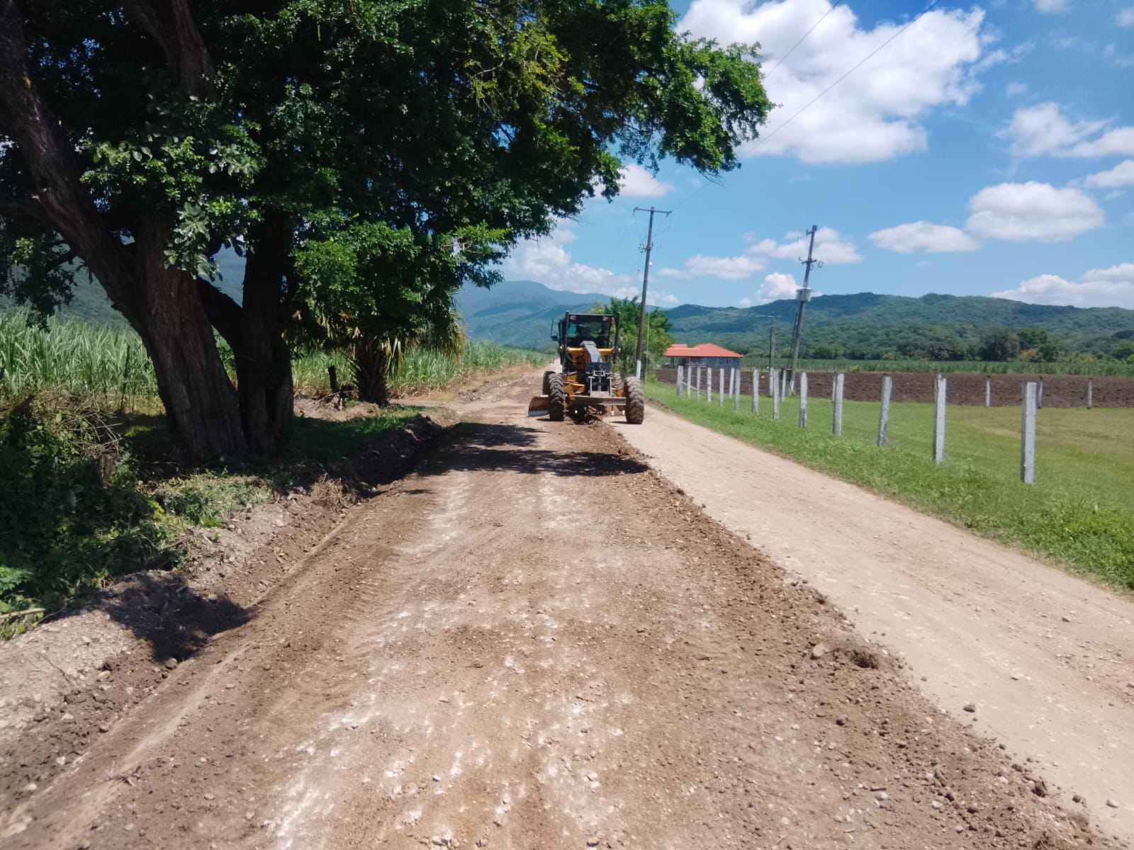 ORDENA MELCHOR BUDARTH BAEZ, LA REHABILITACION DEL CAMINO QUE COMUNICA A VARIOS RANCHOS DE OCAMPO.