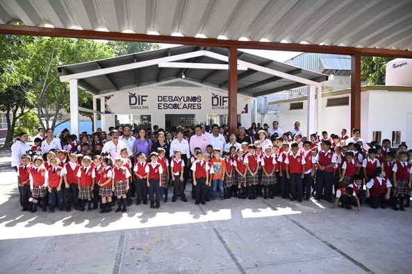 Mariela López entrega desayunador escolar en La Corregidora