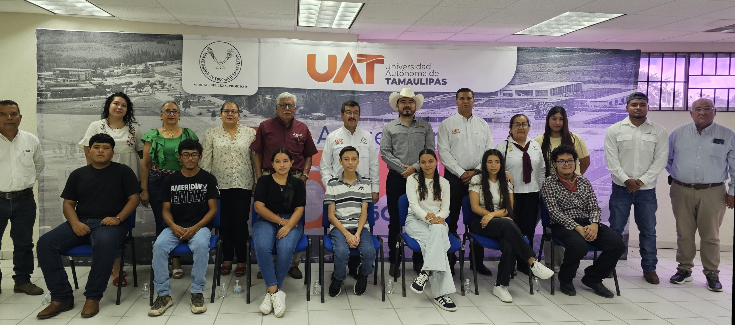 «Me siento sumamente orgulloso de recibir en nuestro municipio al MVZ Dámaso Anaya Alvarado para la reapertura oficial de las Unidades de Transferencia de Conocimiento de la Universidad Autónoma de Tamaulipas a nivel estatal» . M.A.Z.R.-