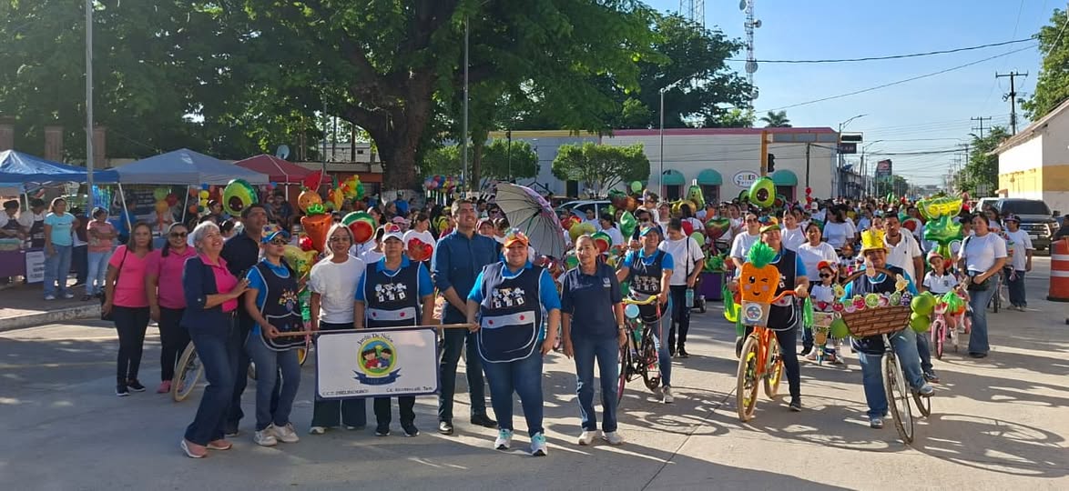 UN EXITO EL DESFILE PARA CONMEMORAR EL DIA INTERNACIONAL DE LA ALIMENTACION EN XICO.