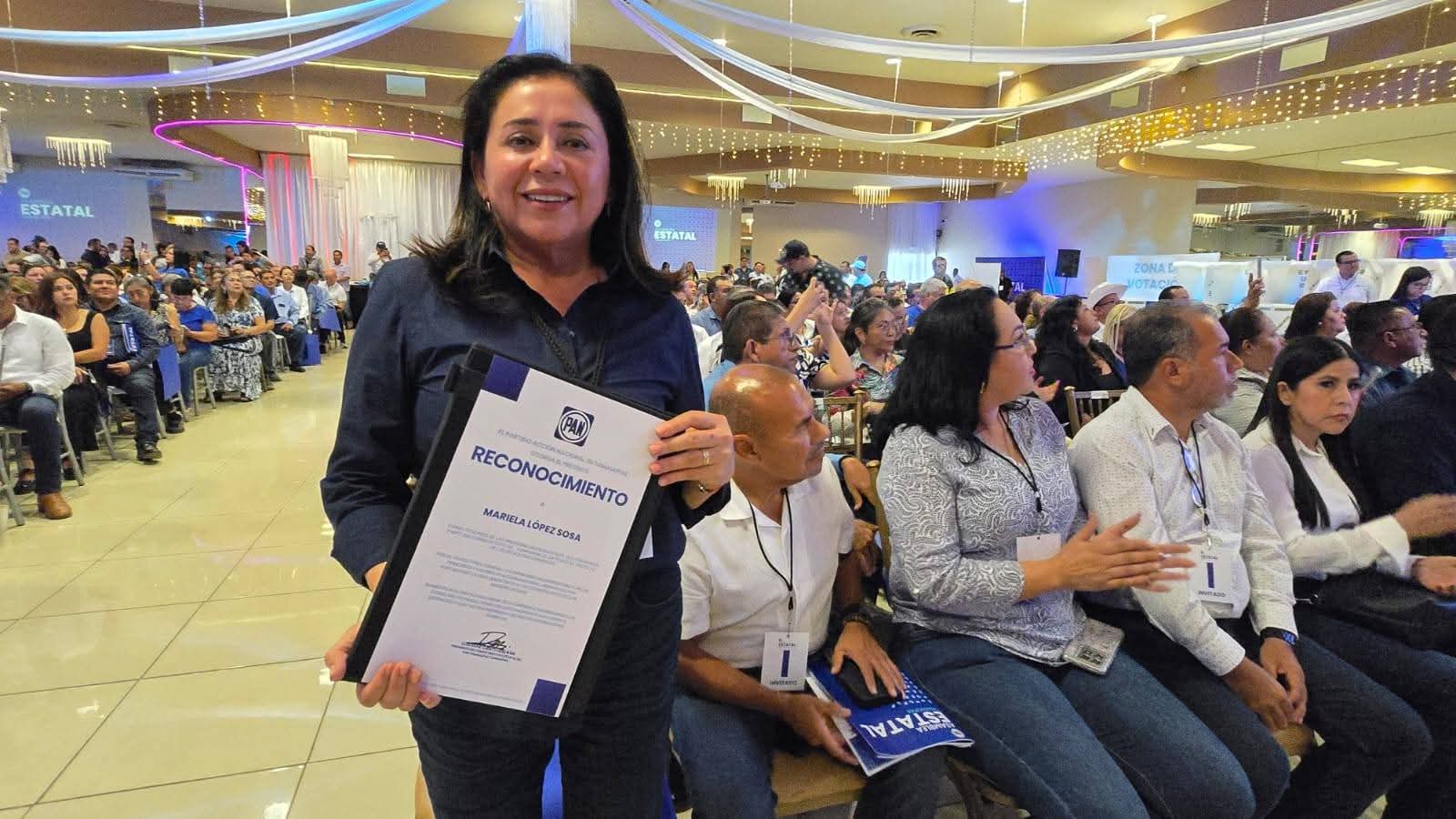 MARIELA LOPEZ SOSA RECIBE RECONOCIMIENTO DE EL PARTIDO ACCION NACIONAL EN TAMAULIPAS.