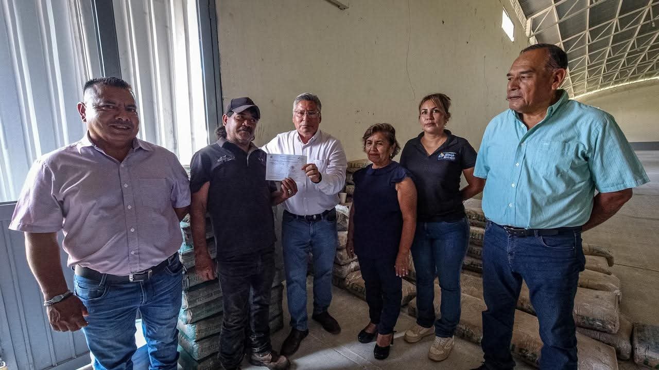SIGUE MELCHOR BUDARTH, ENTREGANDO RECURSOS A LAS FAMILIAS DE OCAMPO.