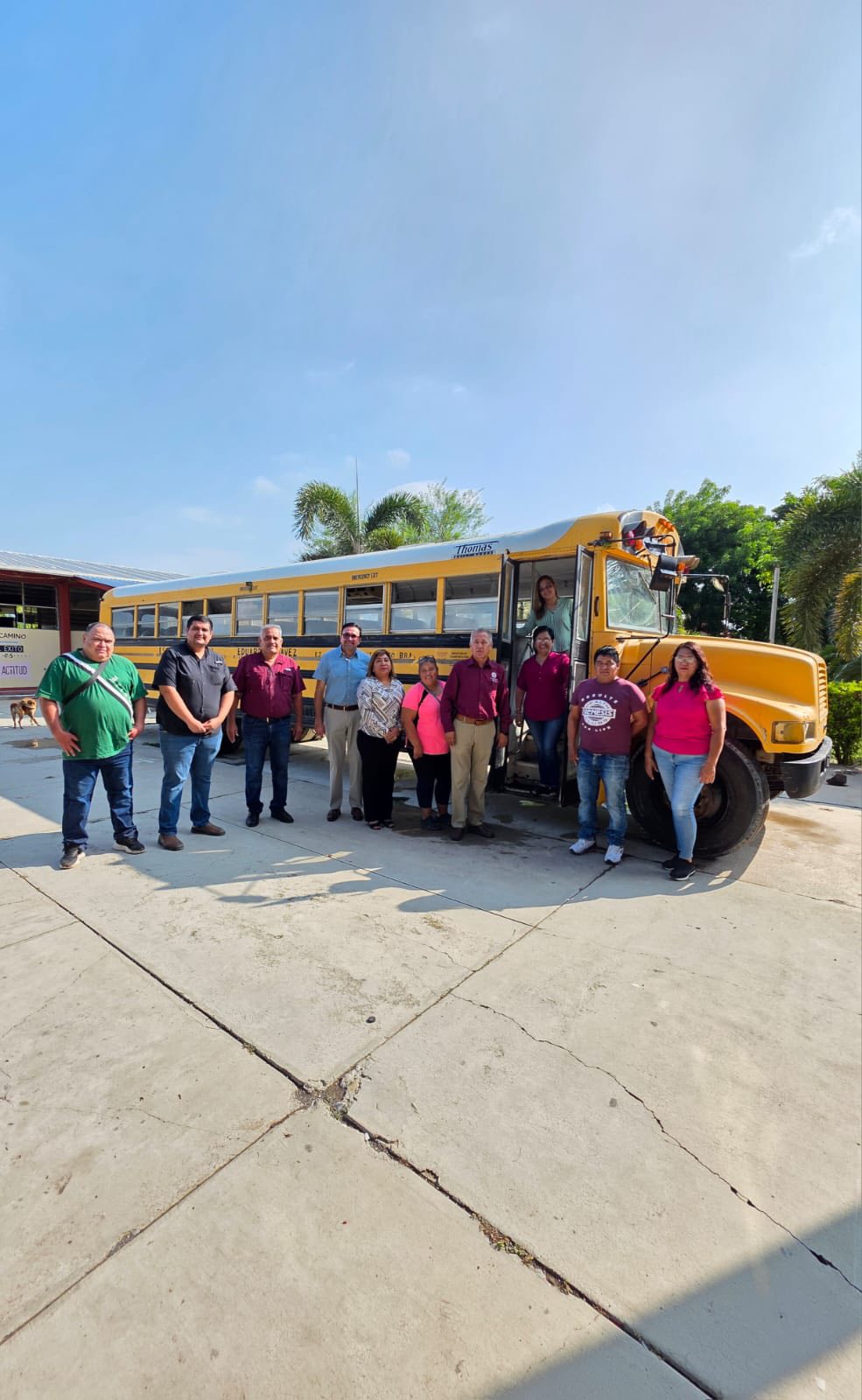 TIENE LA SECUNDARIA TECNICA #38, NUEVO AUTOBUS DE TRANSPORTE ESCOLAR.
