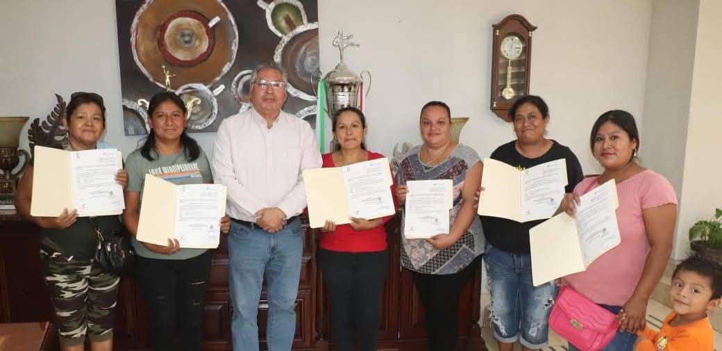 DA CERTEZA JURIDICA MELCHOR BUDARTH BAEZ A FAMILIAS DE LA COLONIA EL CHOY EN OCAMPO