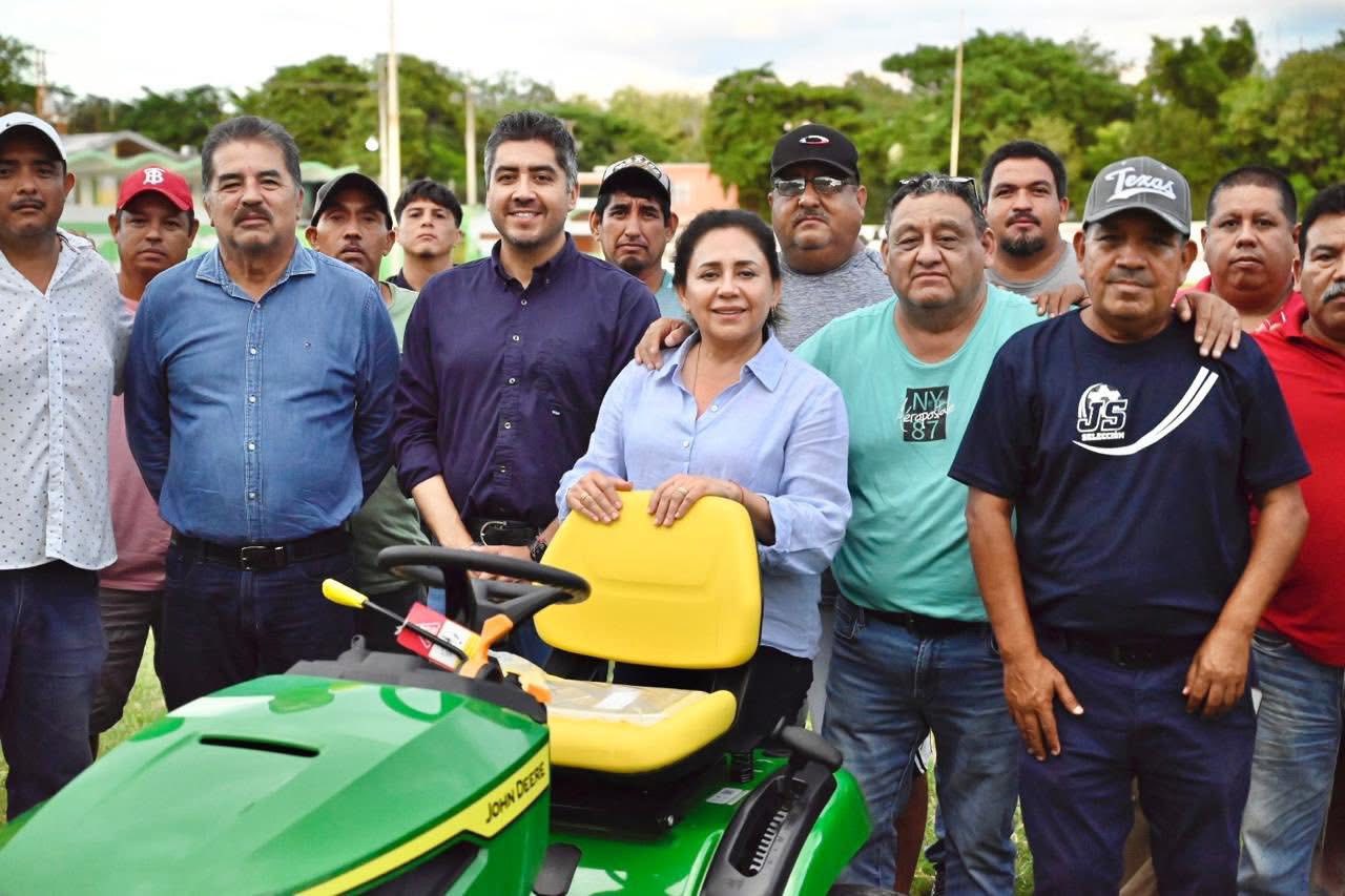 MARIELA LOPEZ SOSA,  ADQUIERE MODERNA PODADORA, PARA MEJORAR EL MANTENIMIENTO DE LOS CAMPOS DEPORTIVOS.
