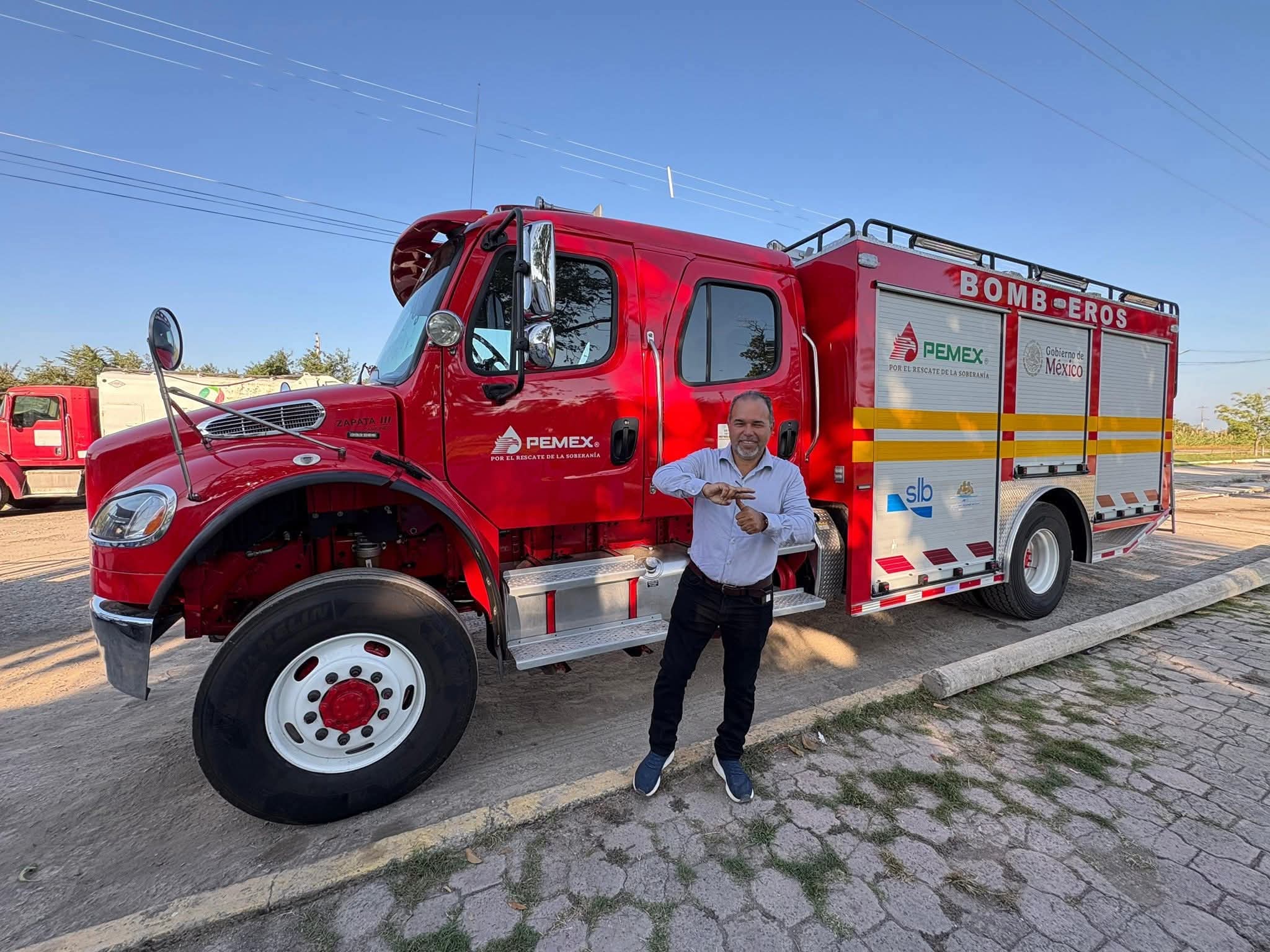 LOGRA ALCALDE FRANK DE LEON AVILA, QUE PEMEX DONE CAMION DE BOMBEROS PARA GOMEZ FARIAS.