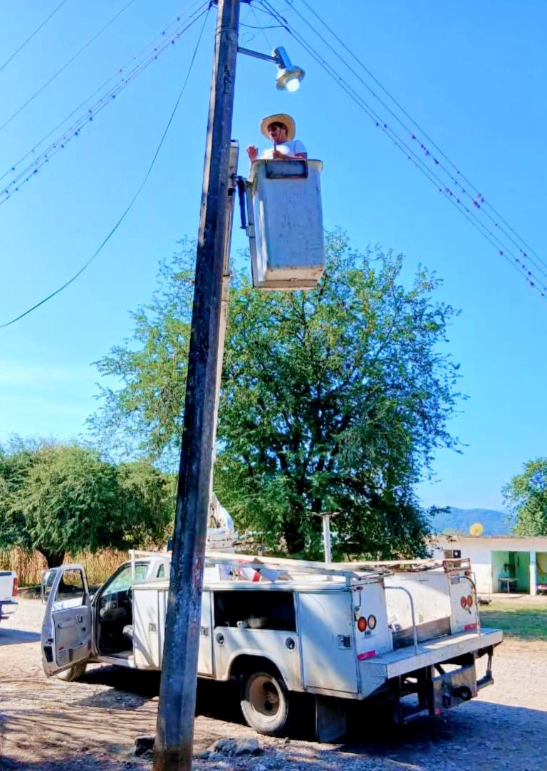 ORDENA MELCHOR BUDARTH BAEZ, LA REHABILITACION DEL ALUMBRADO PUBLICO EN EL EJ. LA MURALLA.