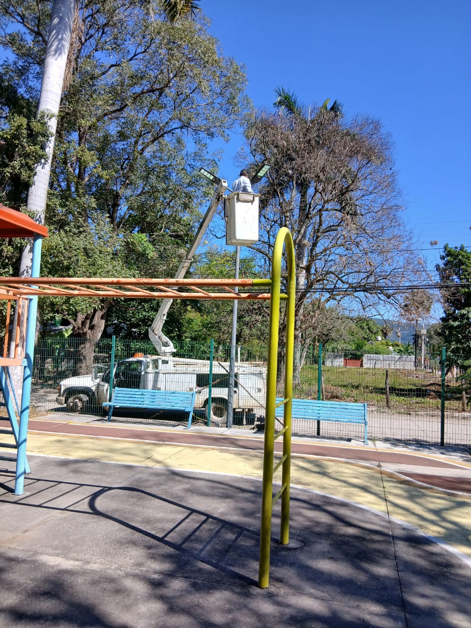 ORDENA MELCHOR BUDARTH BAEZ, MATENIMIENTO A LA RED DE ALUMBRADO EN OCAMPO.