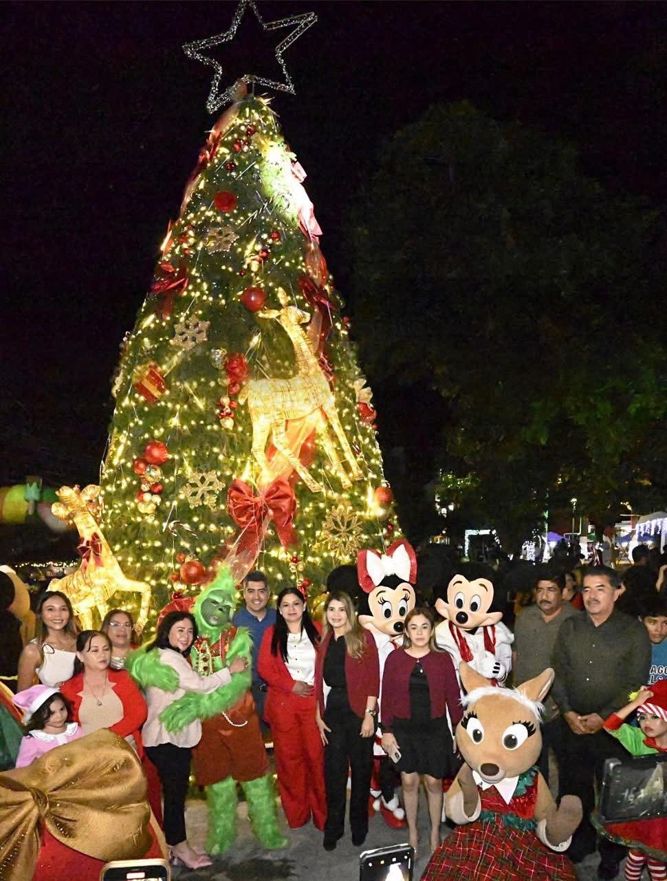 Xicoténcatl enciende su Árbol Navideño y celebra con familias el Festival 2025
