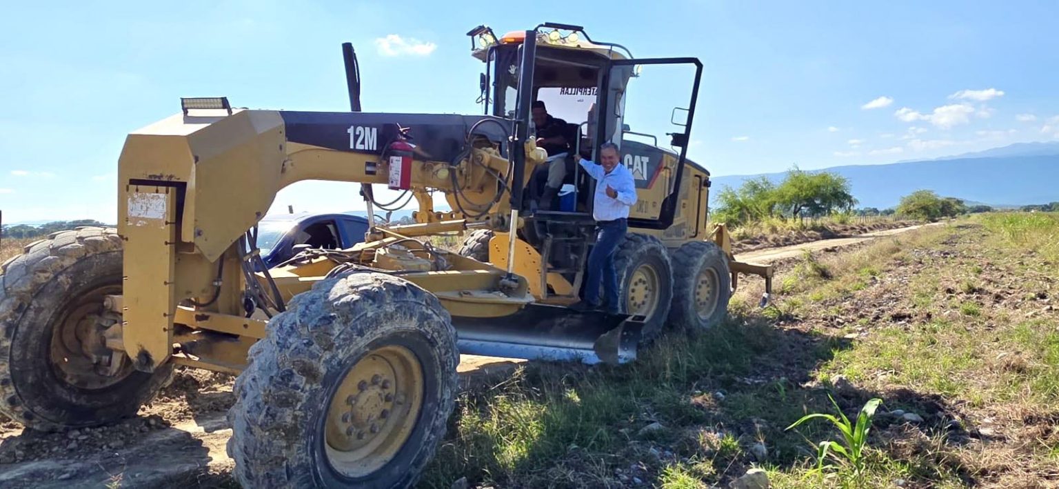 Mejora el alcalde Frank de Leon Avila, caminos y accesos para comunidades rurales en Gomez Farias.