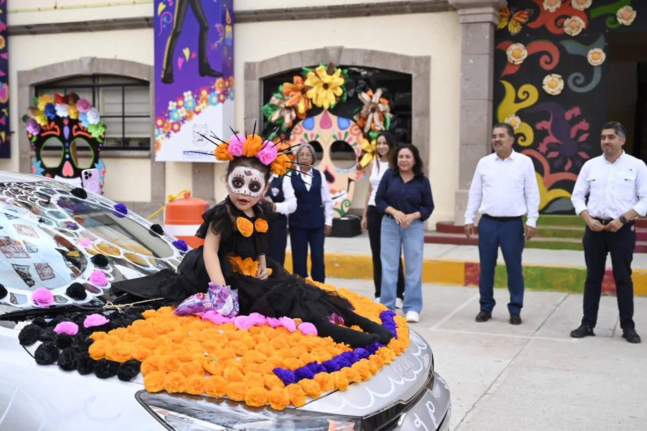 EXITOSO DESFILE DE CATRINES Y CATRINAS DEL JARDIN DE NIÑOS ENRIQUE C. REBSAMEN. LA ALCALDESA MARIELA LOPEZ SOSA ESTUVO PRESENTE.