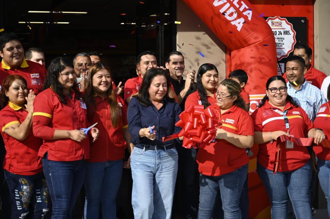Mariela López Sosa participa en inauguración de nueva tienda OXXO en Xicoténcatl