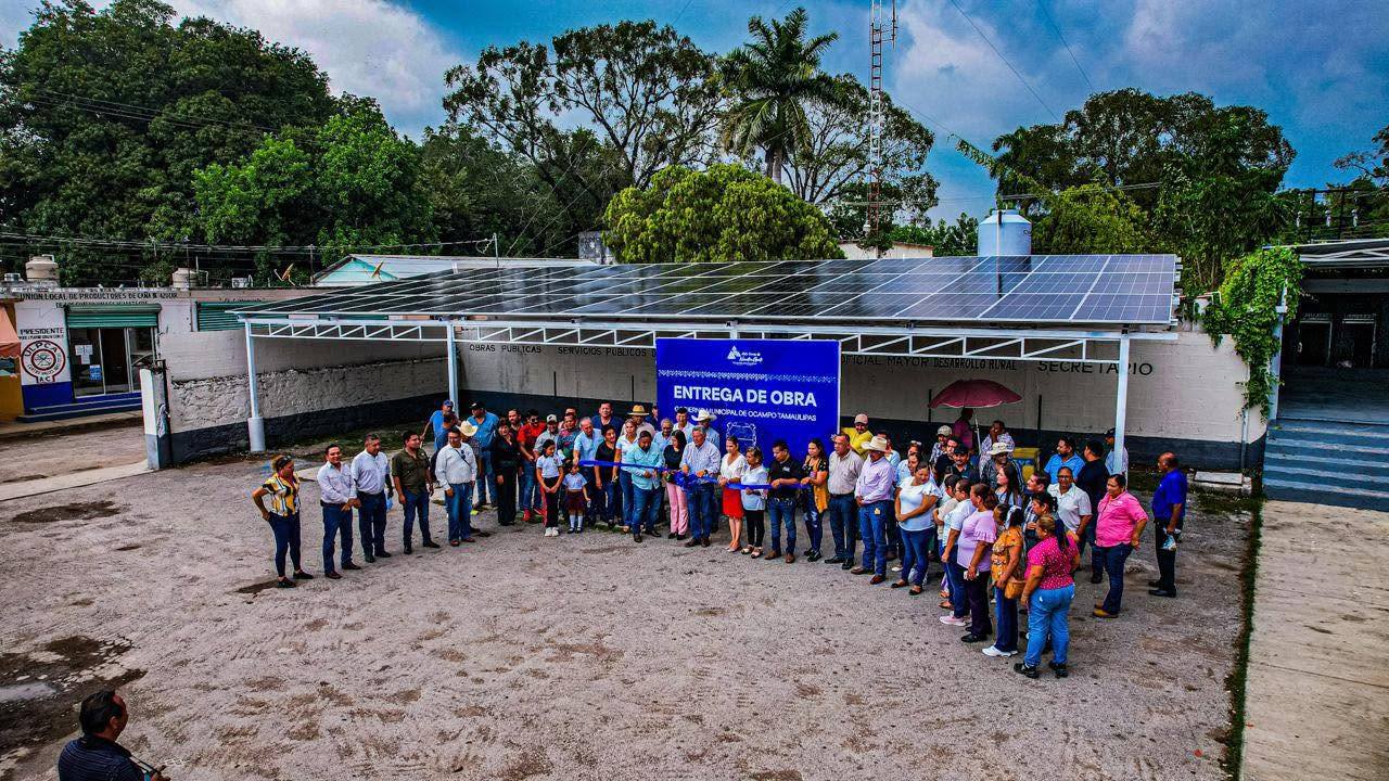 PONE EN FUNCIONAMIENTO EL ALCALDE MELCHOR BUDARTH BAEZ, PANELES SOLARES, EN LA PRESIDENCIA MUNICIPAL.